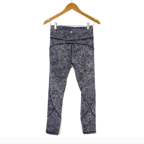 Lululemon In Movement Tight 25" *Everlux Diffuse Starlight Black - Picture 8 of 11